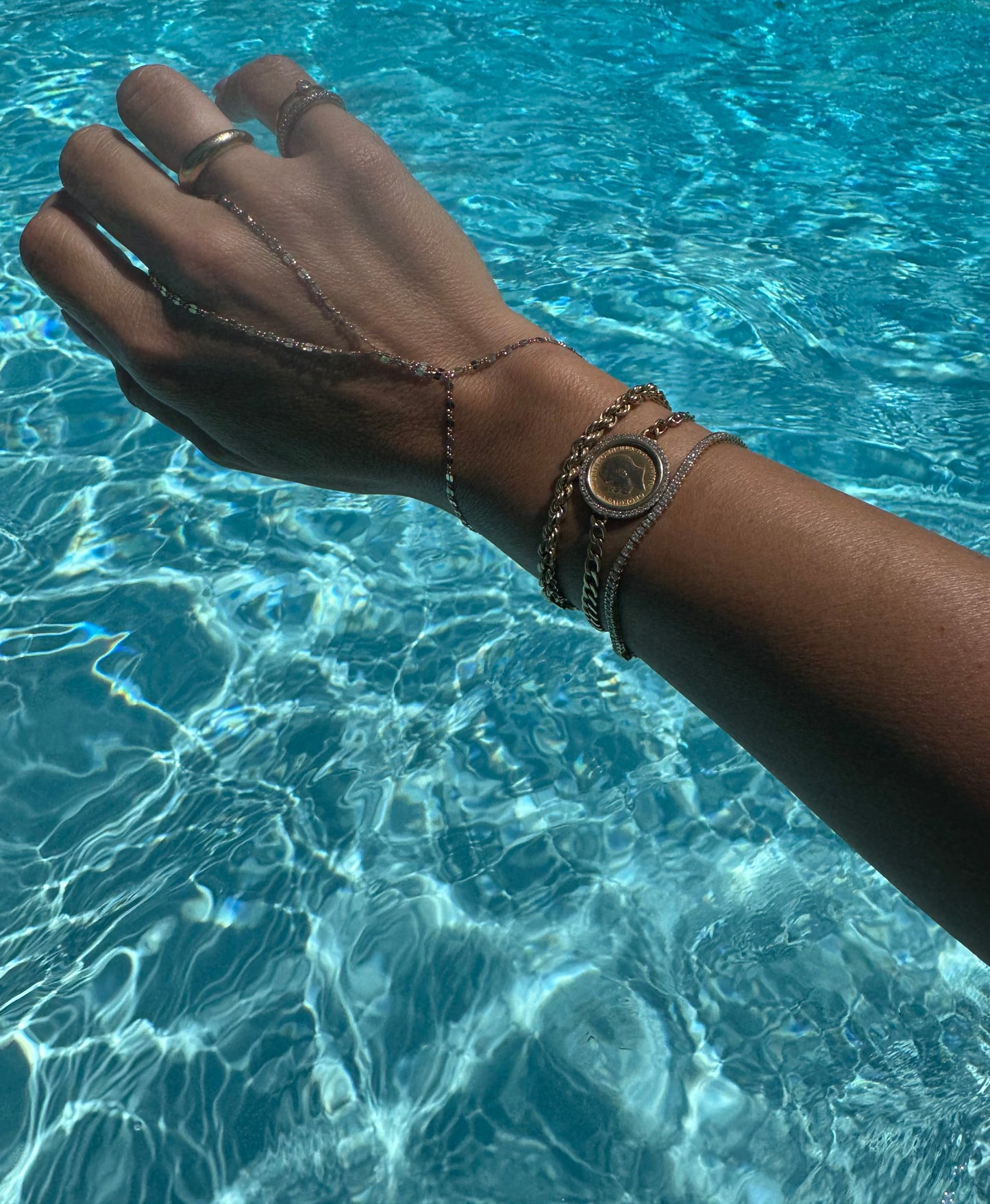 Aida Mirror HandChain