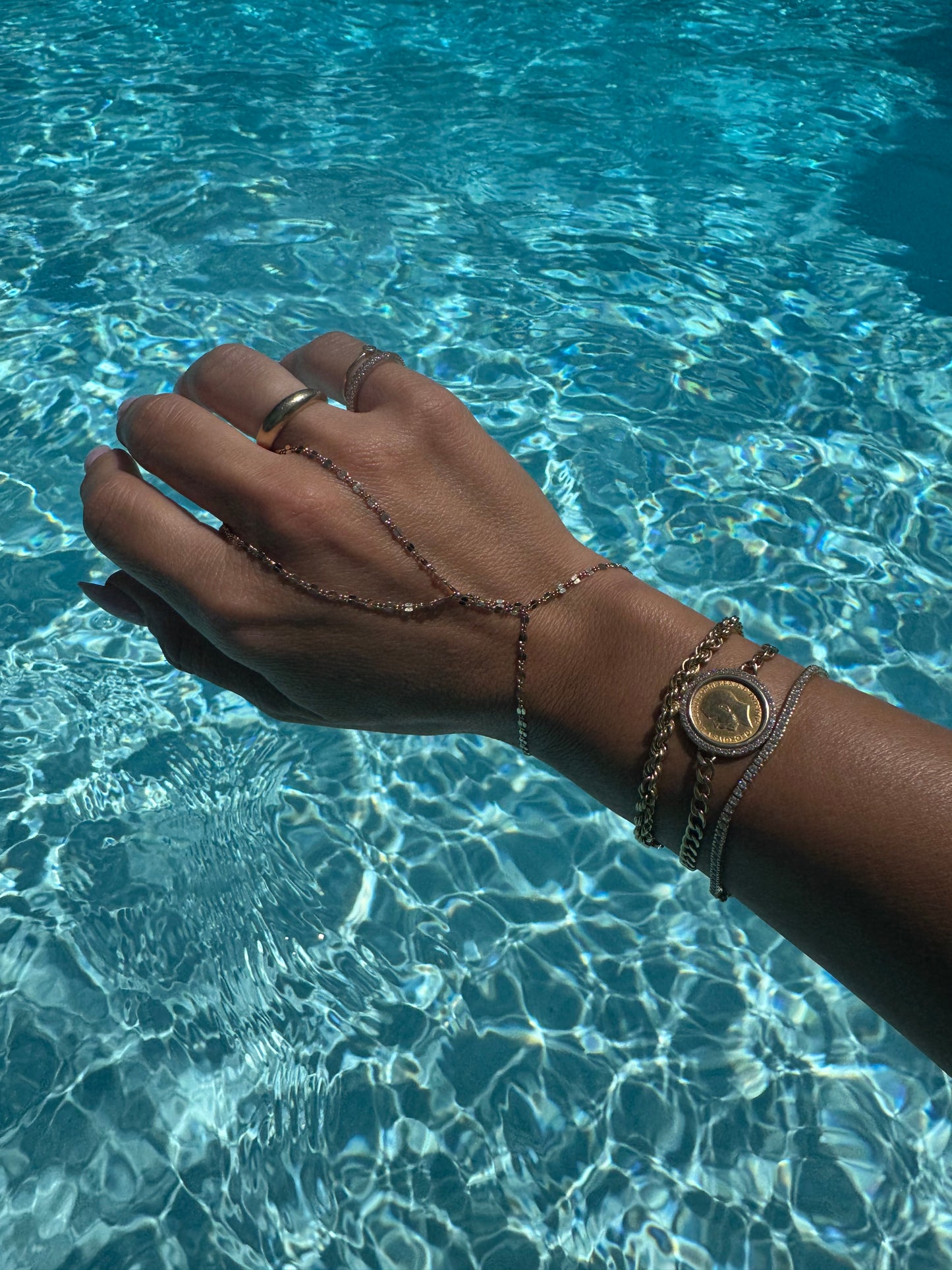 Aida Mirror HandChain