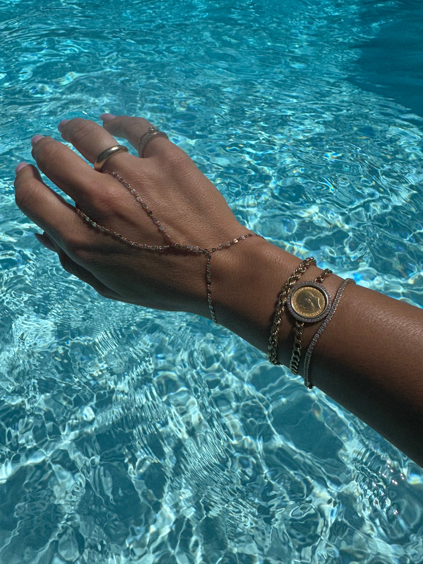 Aida Mirror HandChain
